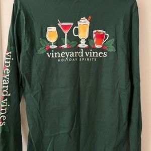 Vineyard Vines holiday edition t shirt